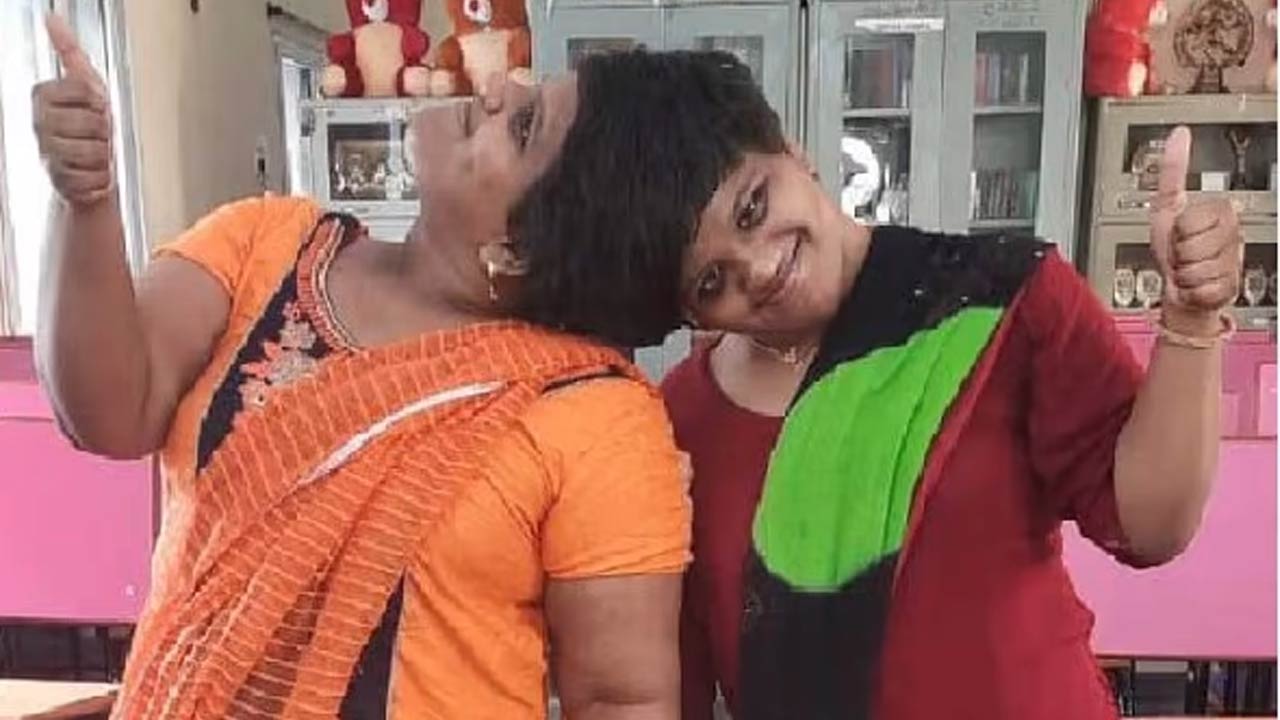 Viral News : ఇంటర్‌ ఫలితాల్లో ఉత్తీర్ణత సాధించిన వీణా-వాణి