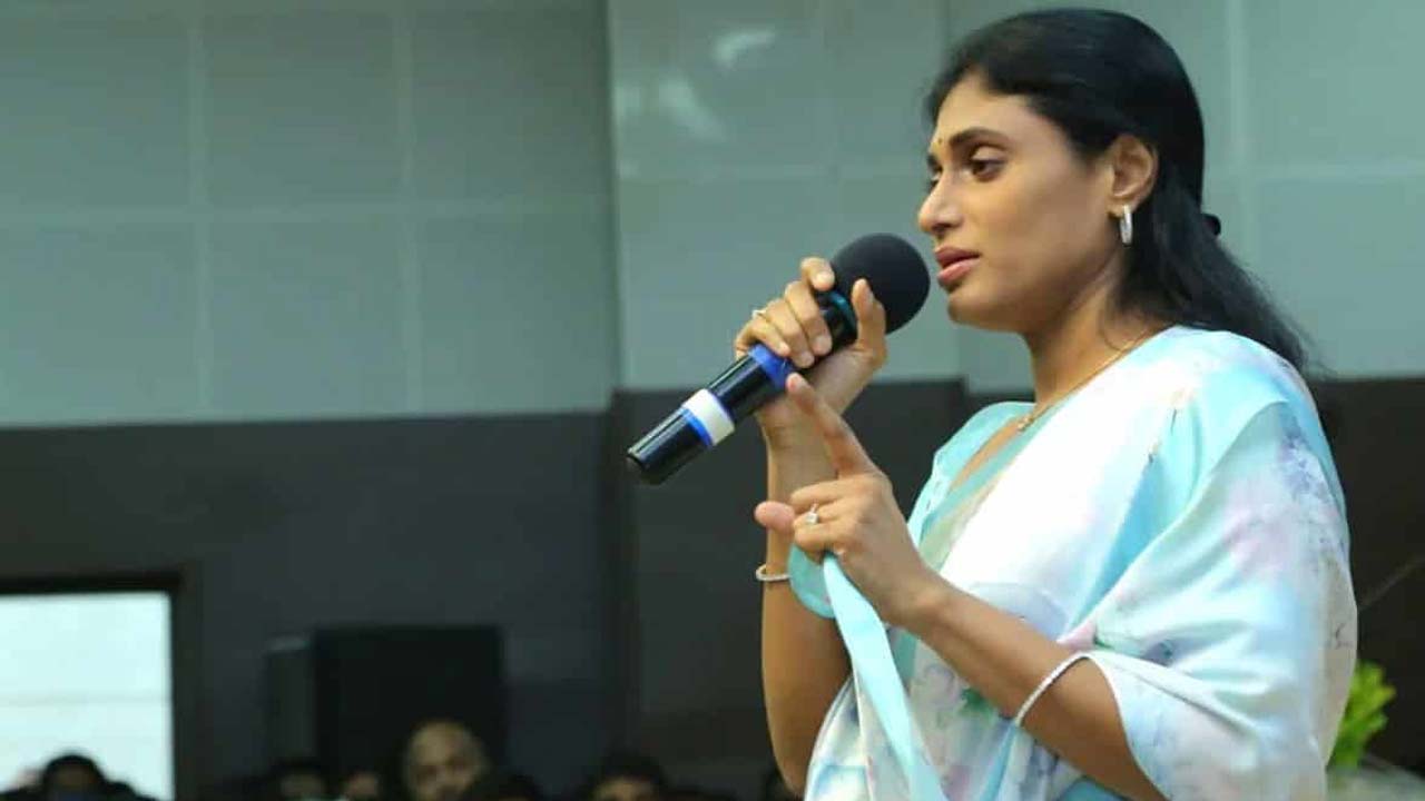YS Sharmila: ఇంట్లో వృద్దులు, వికలాంగులకు 3 వేలు పెన్షన్