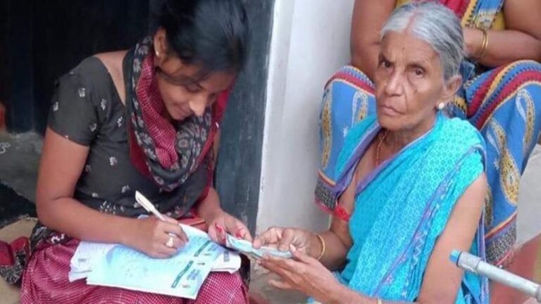 Andhra Pradesh:  మధ్యాహ్నం 3 గంటల వరకు 78.8 శాతం పెన్షన్లు పంపిణీ