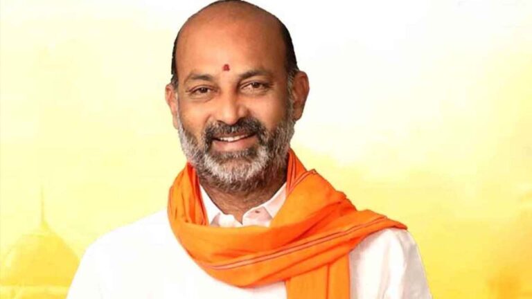 Bandi Sanjay: అమరుల ఆకాంక్షలు నేరవేరేది కాషాయ జెండాతోనే..