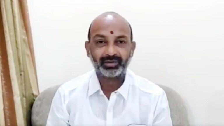 Bandi Sanjay Kumar: అర్ధరాత్రి దౌర్జన్యం చేయాల్సిన అవసరం ఏంటి ?