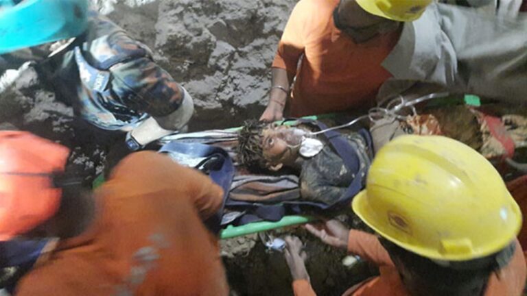 Chhattisgarh: 12 ఏళ్ల బాలుడు.. 104 గంటల తర్వాత.. బోరుబావి నుంచి క్షేమంగా..