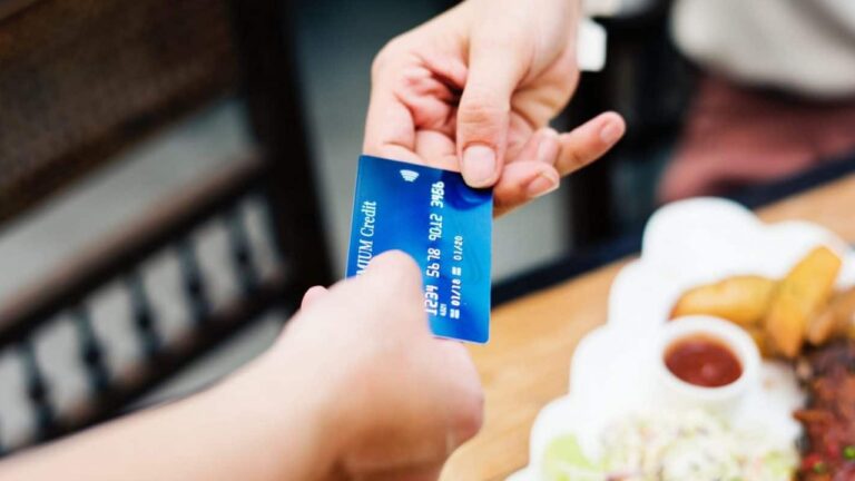 Credit Cards Usage: ఒక్క నెలలో రూ.లక్ష కోట్లు దాటిన క్రెడిట్ కార్డు లావాదేవీలు