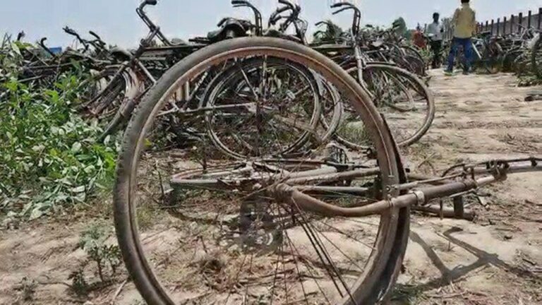 Uttar Pradesh: వలస కూలీల సైకిళ్ల వేలం.. ప్రభుత్వానికి రూ.21 లక్షల ఆదాయం