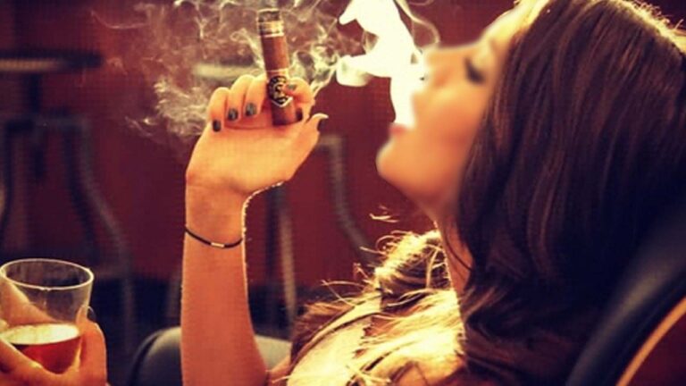 Shamshabad: మ‌ద్యం మ‌త్తులో యువ‌తి.. అర్ద‌న‌గ్నంగా హ‌ల్‌చ‌ల్‌..