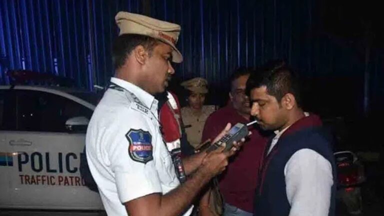 Attack on Police: బేగంపేటలో మందుబాబుల హల్‌చల్‌.. ట్రాఫిక్‌ ఎస్సైపై దాడి