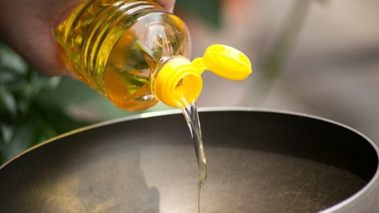 Edible Oil Prices: సామాన్యులకు శుభవార్త.. తగ్గనున్న వంటనూనెల ధరలు