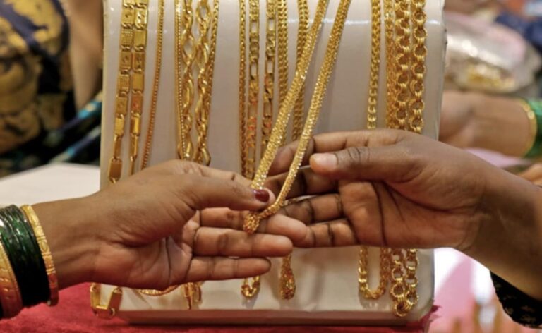 Gold Rates: మహిళలకు గుడ్‌న్యూస్.. తగ్గిన బంగారం ధరలు