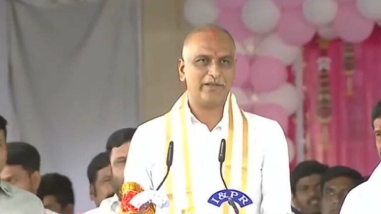 Harish Rao : రేవంత్ రెడ్డి అరచేతిలో వైకుంఠం చూపిస్తరు