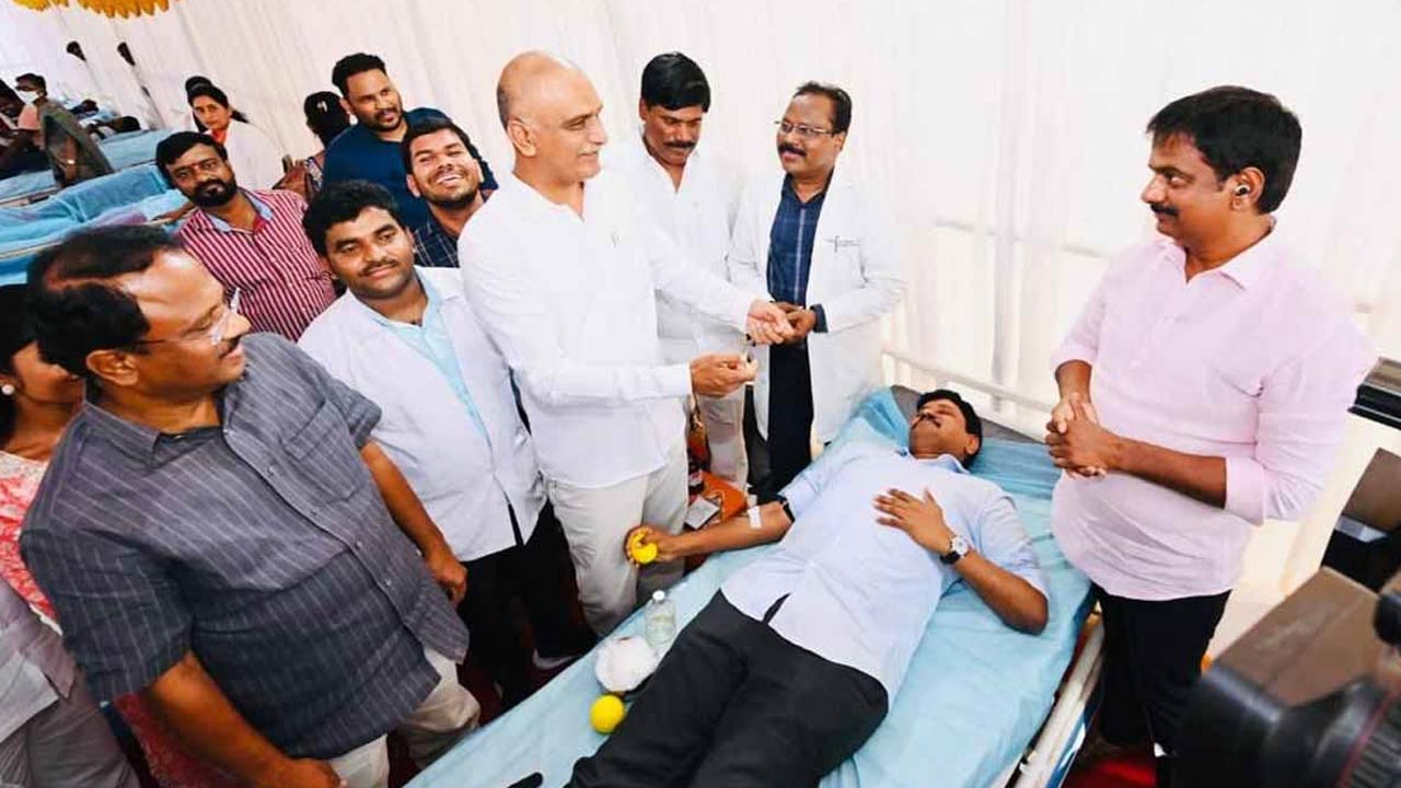 Harish Rao : రక్తదానం విషయంలో అపోహలు వద్దు