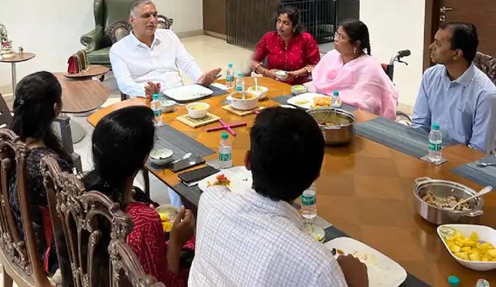 Harish Rao: సివిల్స్ విజేతలకు విందు