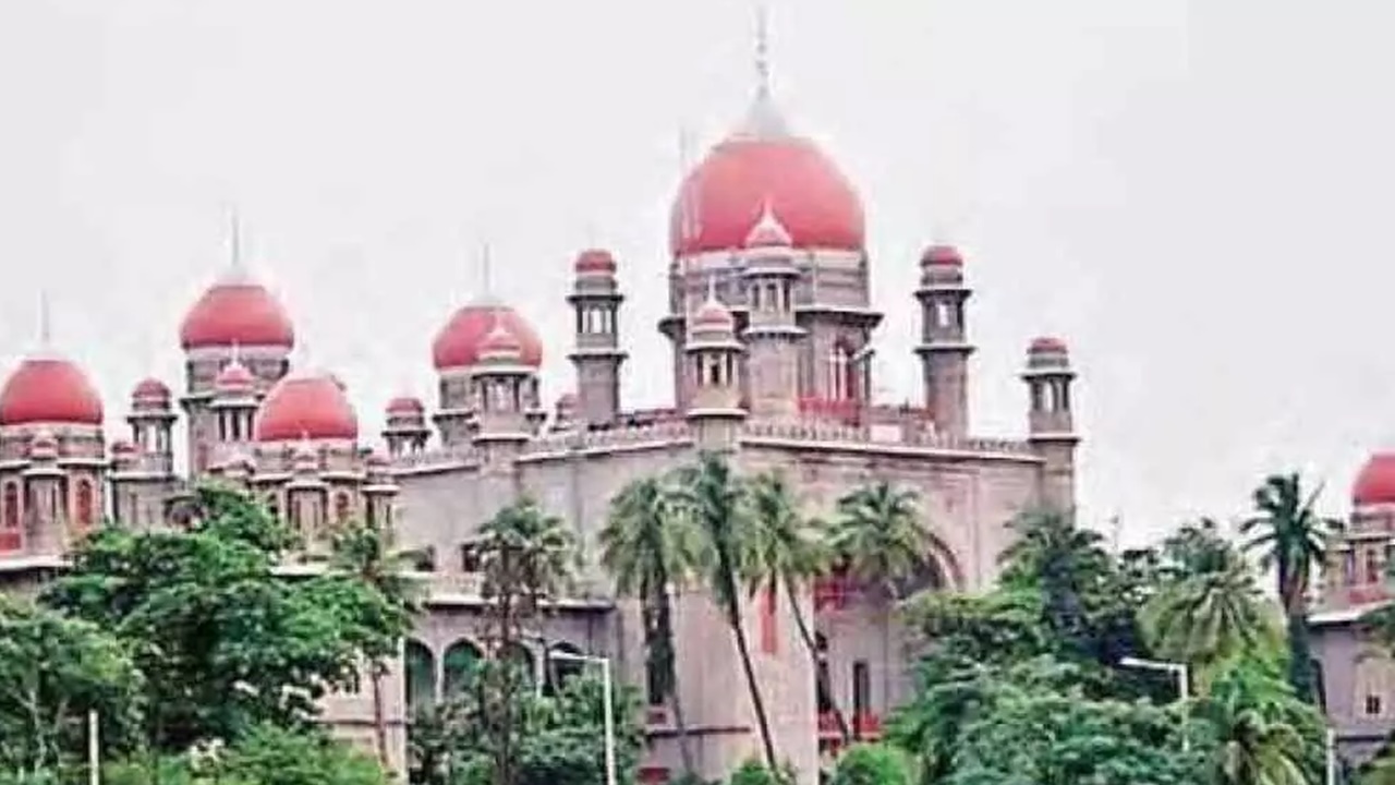 TS High court: కోర్టు ధిక్కరణ కేసులో పోలీసు అధికారులకు 4 వారాల జైలుశిక్ష
