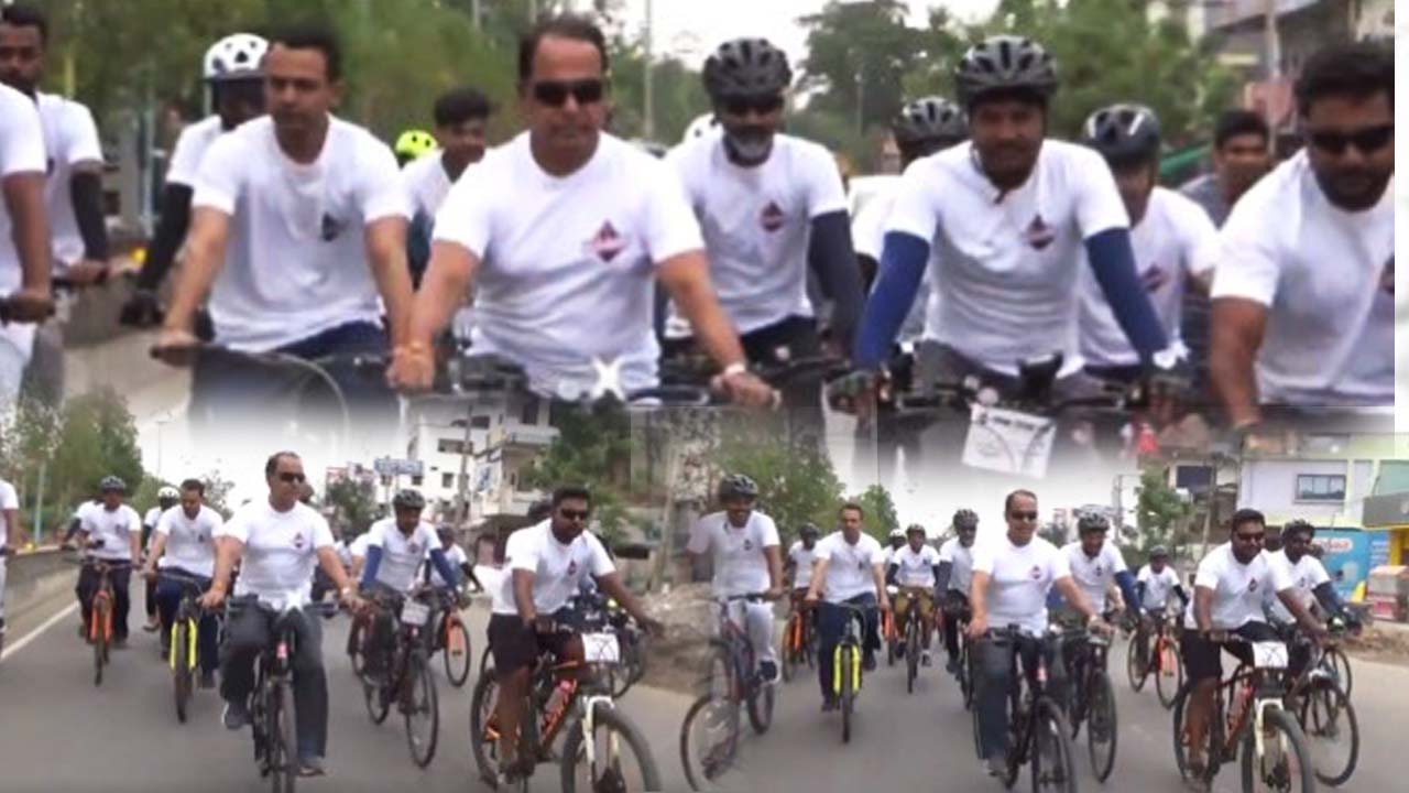 Allola Indrakaran Reddy: సైకిల్ తొక్కిన మంత్రి…