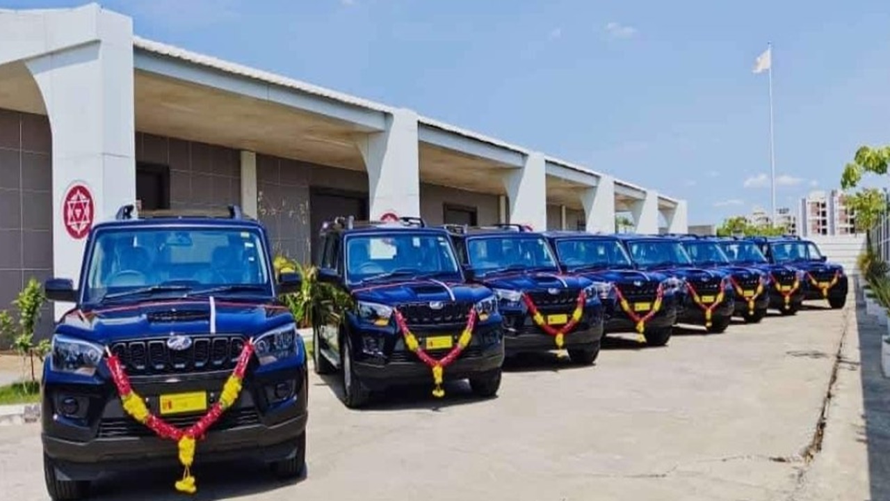 Janasena Party: Viral .. New convoy for Pawan Kalyan bus journey