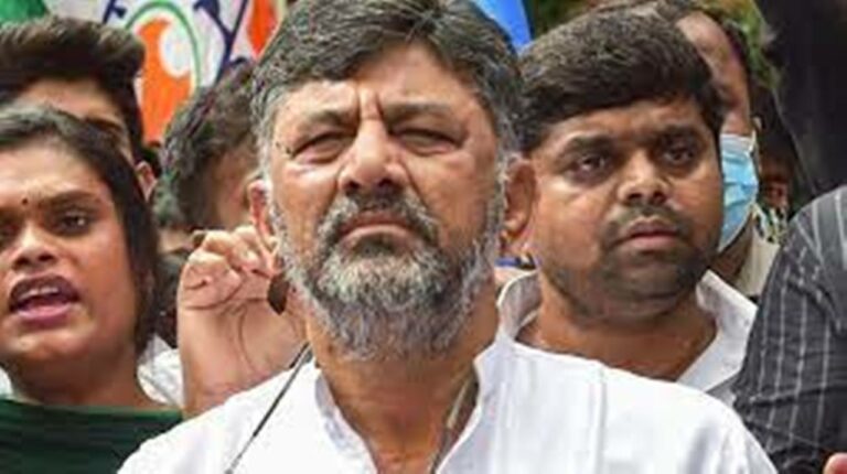 Karnataka: కరోనా కేసులు పెరిగితే వారిదే బాధ్యత.. మంత్రి వార్నింగ్