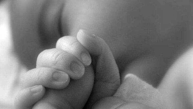 Hyderabad Crime: దారుణం.. పార్టీలో ఆసుప‌త్రి సిబ్బంది.. వైద్యం అంద‌క శిశువు మృతి