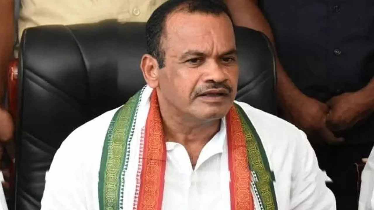 Komatireddy Venkat Reddy: ఇక్కడ  ఏం సాధించారని జాతీయ రాజకీయాల వైపు వెళ్తున్నారు.. KCR పై కోమటిరెడ్డి ఫైర్..