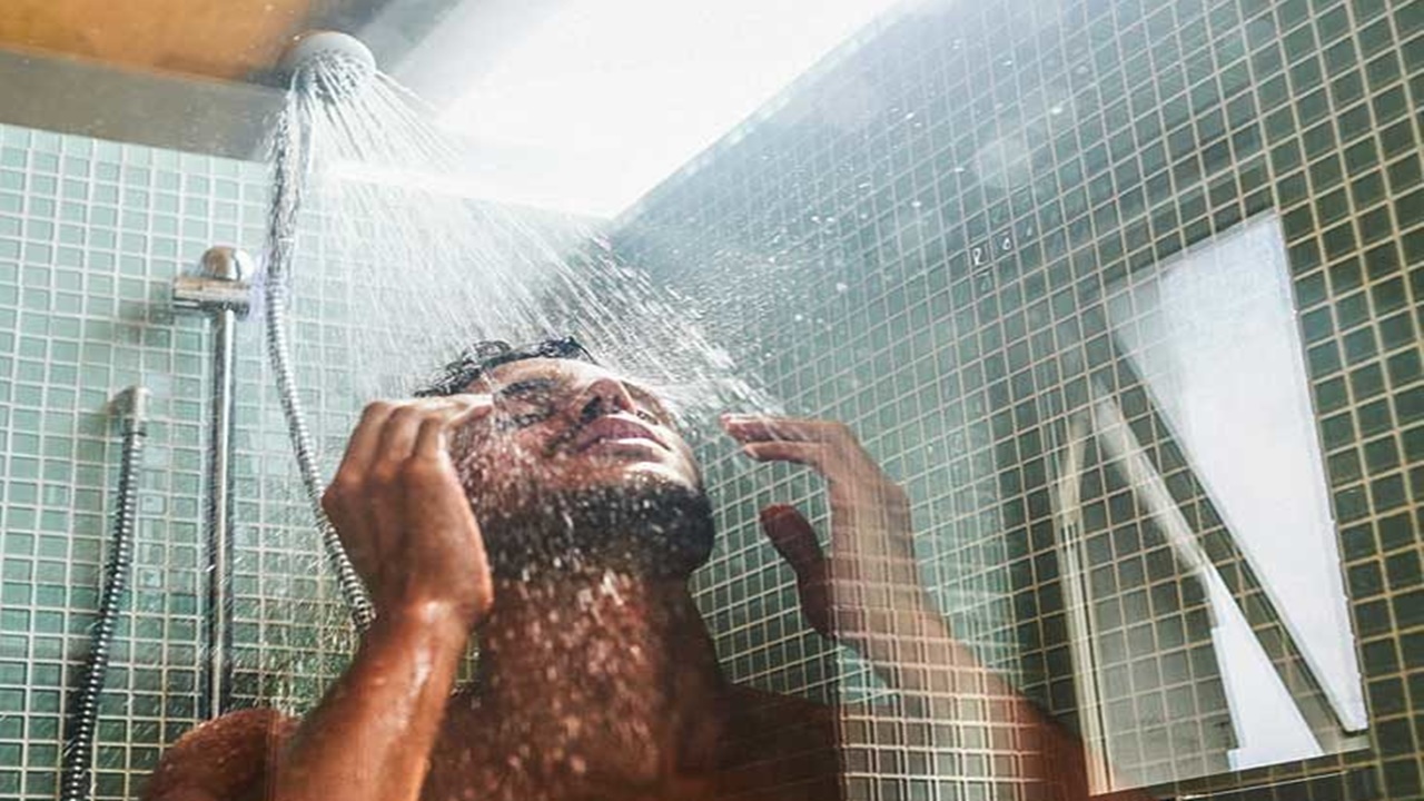 Strange Laws: ఆ దేశంలో స్నానం చేయకుండా నిద్రపోతే జైలుకే.. ఎక్కడో తెలుసా?