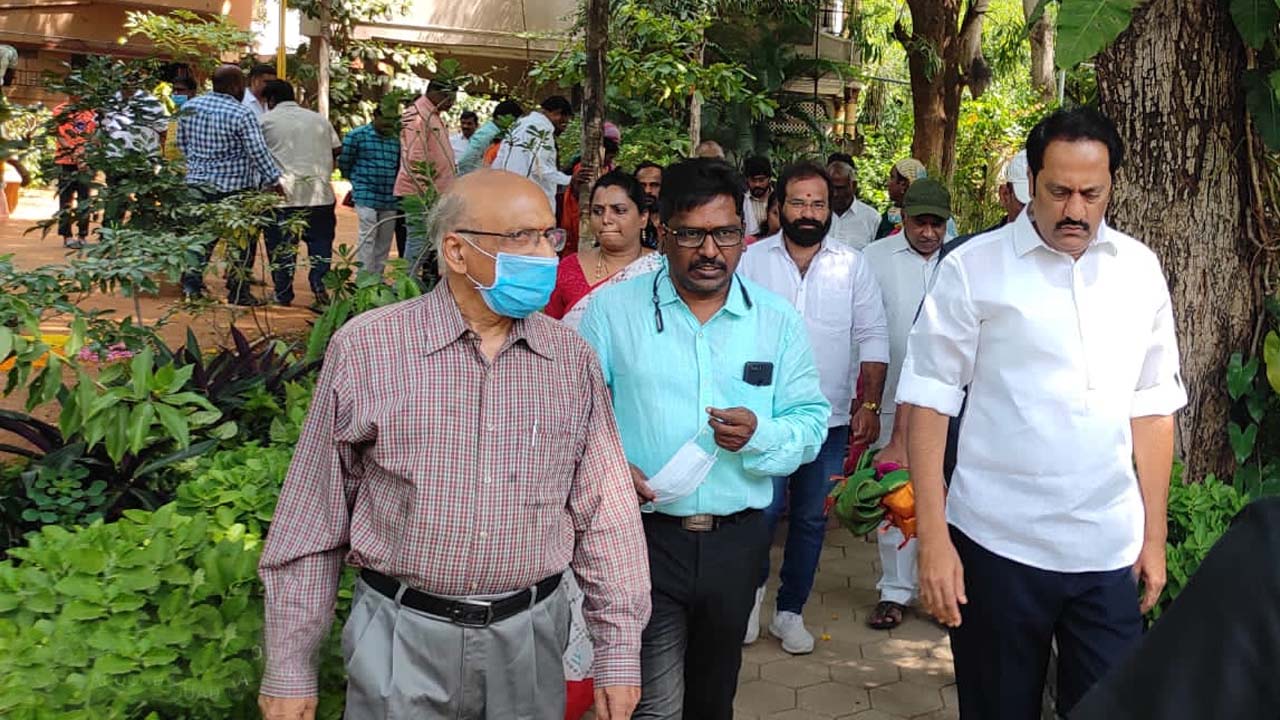 Maganti Gopinath: అధికారులు ఫోన్ ఎత్త‌రు.. ప‌నిచేయ‌రు.. ఎమ్మెల్యేకు ఫిర్యాదు