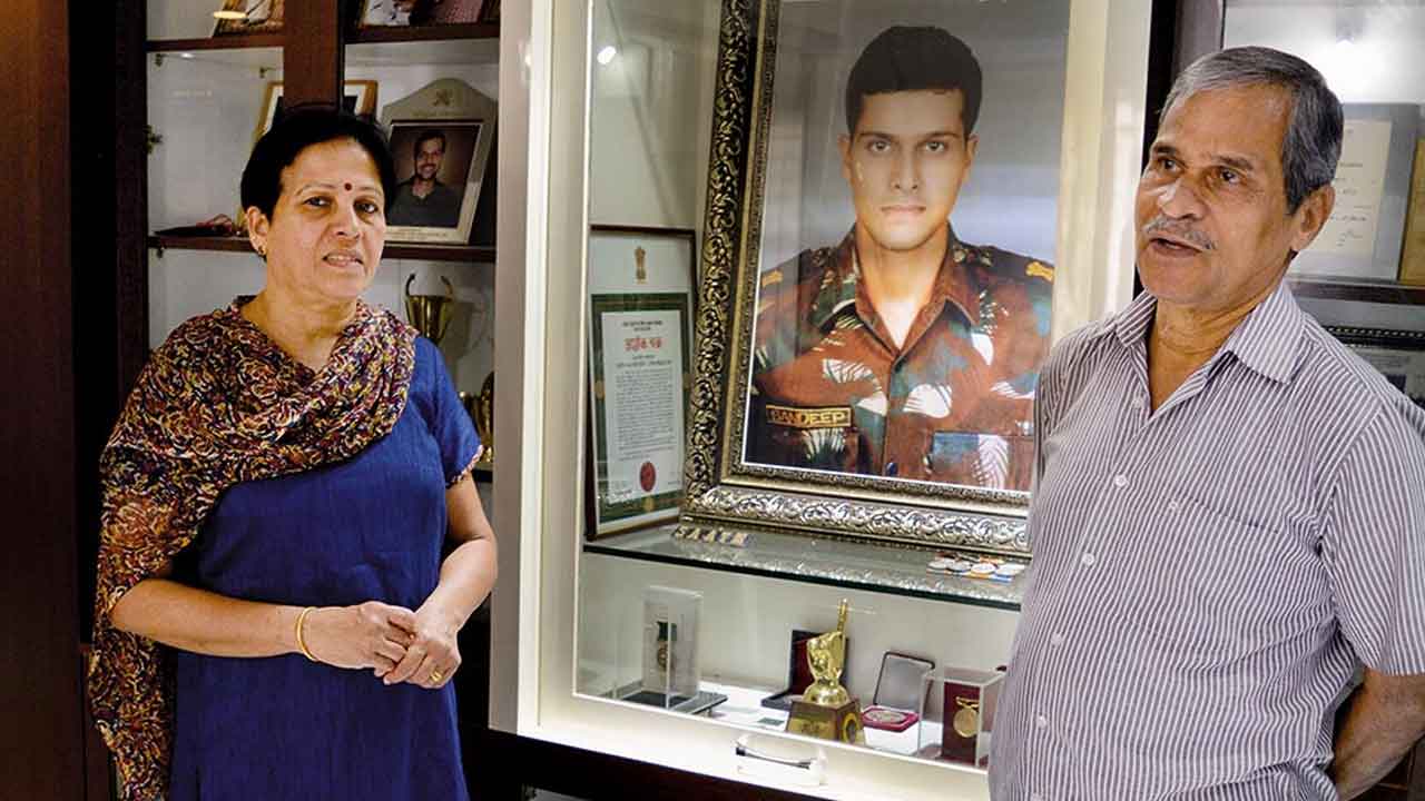 Major: ‘మేజర్’ బయోపిక్.. సందీప్ తల్లిదండ్రులకు రాయల్టీ  ఇచ్చారా..?