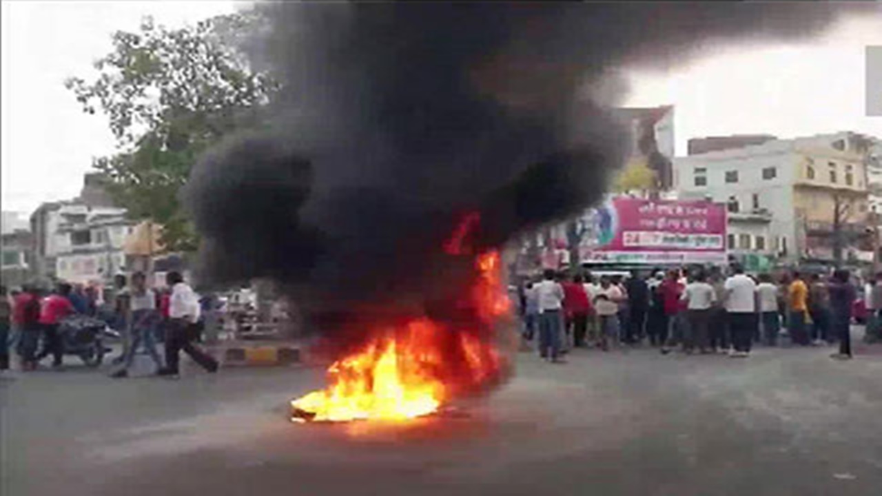 Crime: నుపుర్‌శర్మకు మద్దతు.. తలనరికి దారుణహత్య..