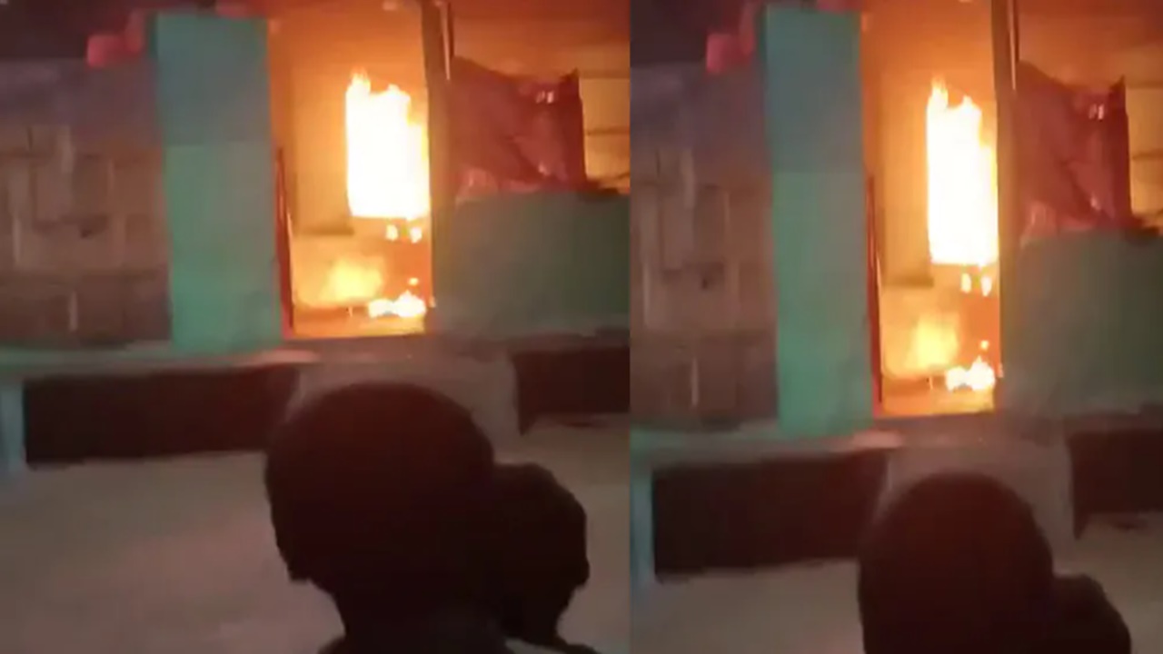 Kurnool: యువకుడి ఇంటికి నిప్పు పెట్టిన యువతి కుటుంబీకులు.. లవ్‌స్టోరీనే కారణమా?