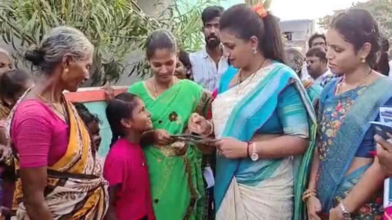 Andhra Pradesh: మొదటి సూది మీకే వేస్తా.. మంత్రి రోజాకు చిన్నారి సమాధానం