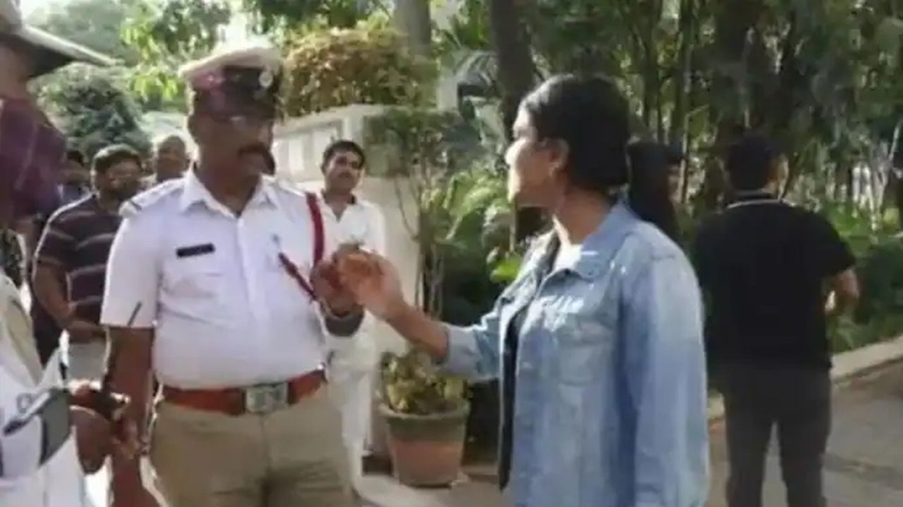 Karnataka: నా కారునే ఆపుతావా?.. రోడ్డుపై రెచ్చిపోయిన ఎమ్మెల్యే కూతురు