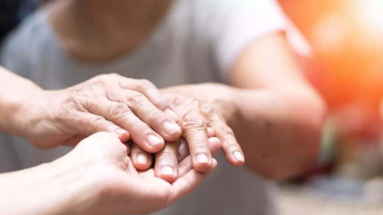 Parkinson Health Tips: చేతులు వణుకుతుంటే.. వెంటనే ఇలా చేయండి..