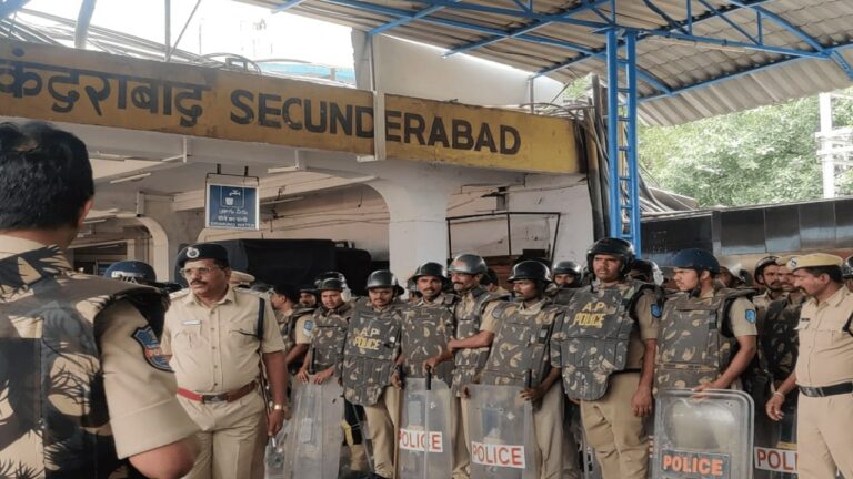 Telangana Police: ఎనిమిదేళ్ల తర్వాత కూడా అవే వాడుతున్నారు..