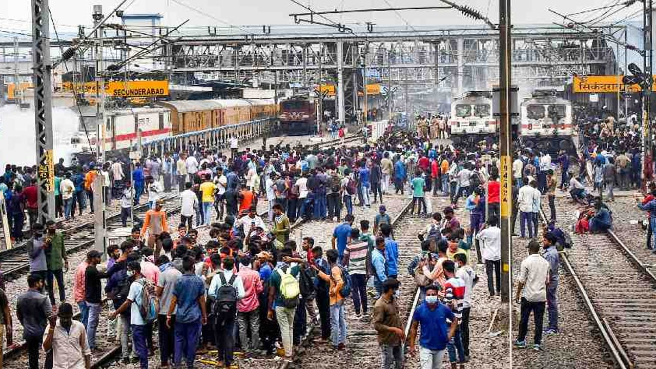 Breaking News: సికింద్రాబాద్‌ రైల్వే స్టేషన్‌ ఘటనపై కేసు నమోదు