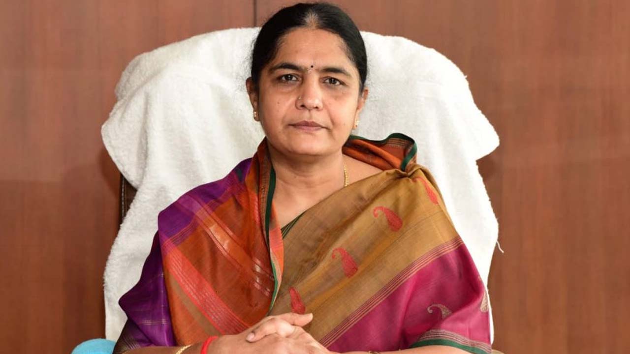 Sunitha Lakshma Reddy: సమగ్ర రిపోర్ట్ ఇవ్వండి.. డీజీపీకి మహిళ కమిషన్ ఆదేశం