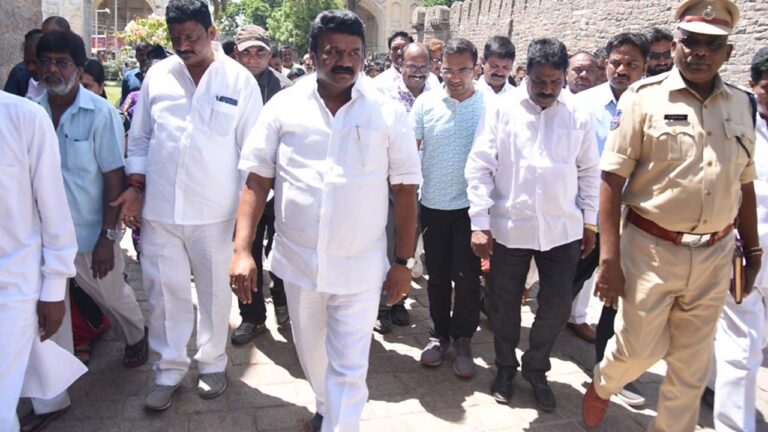 Talasani Srinivas Yadav: గోల్కోండలో మంత్రి పర్యటన.. బోనాల ఏర్పాట్లపై సమీక్ష