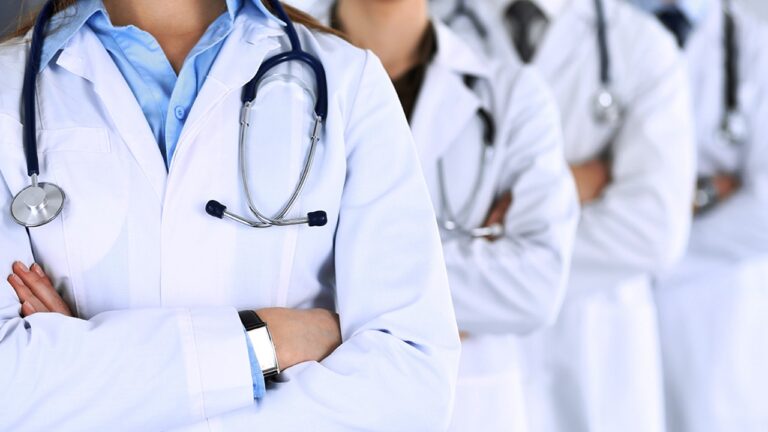 Telangana: ప్రభుత్వ వైద్యులకు ఝలక్.. ప్రైవేట్ ప్రాక్టీస్‌పై సర్కారు నిషేధం