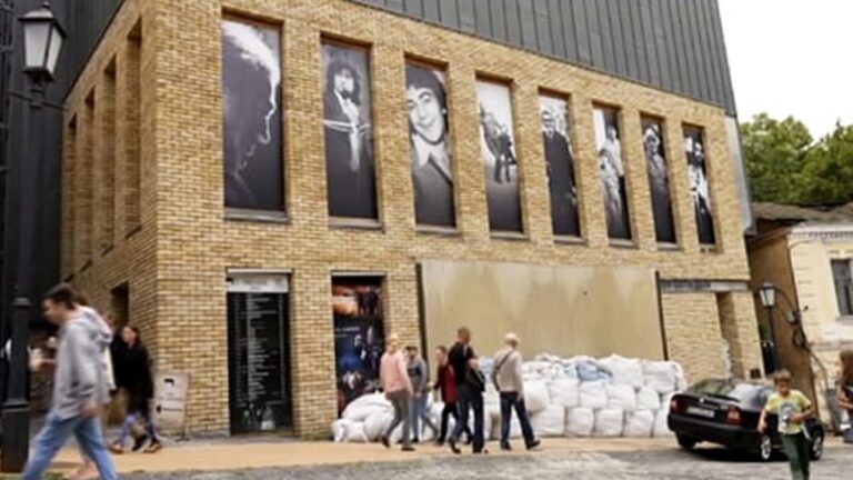 Ukraine: ఉక్రెయిన్‌లో తెరచుకున్న థియేటర్‌.. తొలిరోజే హౌజ్‌ఫుల్