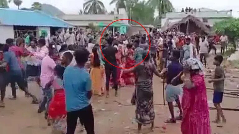 Vizianagaram: బోరు బావిలో నీరు తాగిన బాలుడు.. కర్రలతో కొట్టుకున్న గ్రామస్తులు