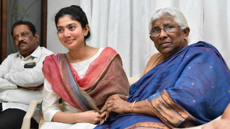 Virata Parvam: సరళ ఫ్యామిలీని కలిసి ఎమోషనల్ అయిన సాయి పల్లవి