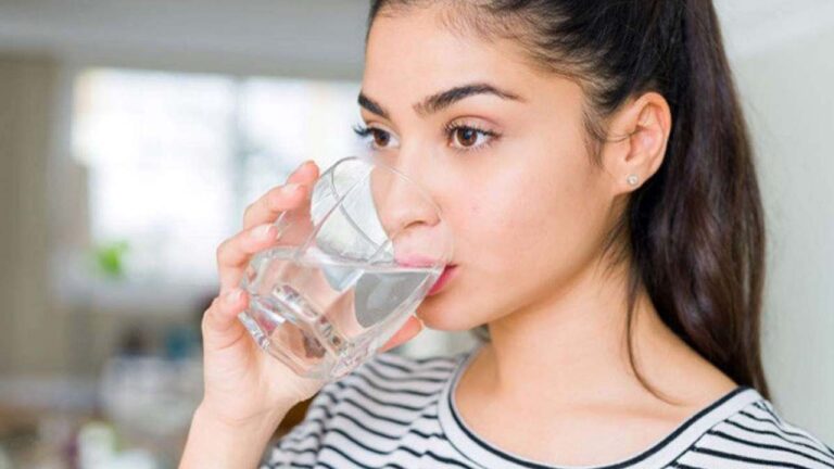 Health Tips: నీరు ఎక్కువ తాగుతున్నారా.. ? అయితే..