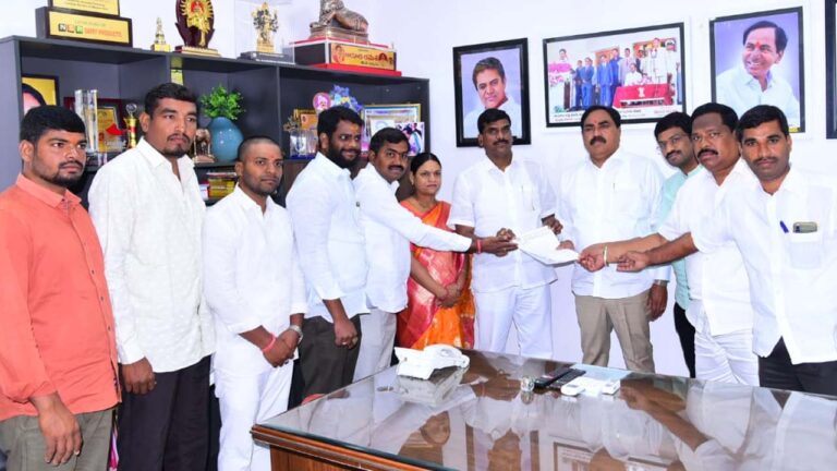 Errabelli Dayakar Rao : వెంటనే ఆ నిధులు వచ్చేలా కేంద్రంపై వత్తిడి తేవాలి