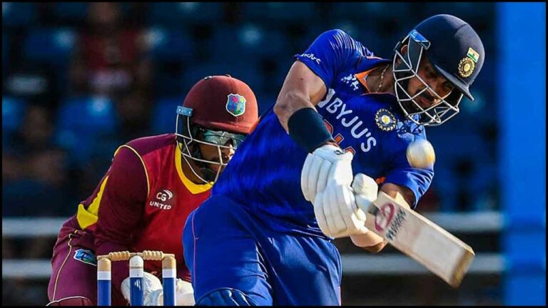 Axar Patel: ధోనీ 17 ఏళ్ల రికార్డ్ బద్దలు.. ఆ ఫీట్ సాధించిన తొలి భారత ఆటగాడు