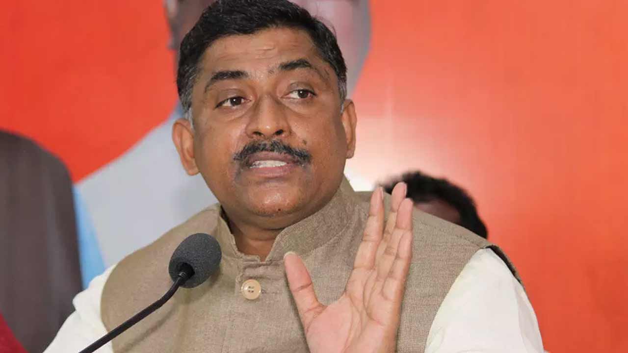 BJP Muralidhar Rao : Double bedrooms are a play