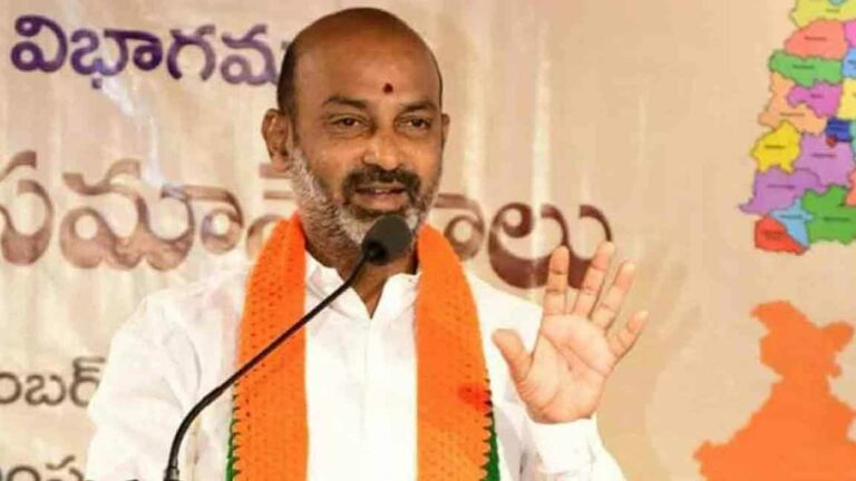 Bandi Sanjay : కాంట్రాక్ట్ క్యారేజీ వెహికల్స్ పై పెంచిన ట్యాక్స్ లను రద్దు చేయాలి