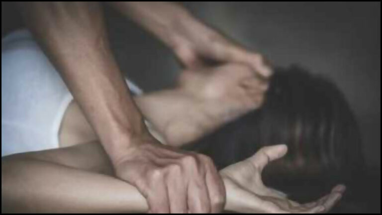 Psycho Husband: స్నేహితుల్ని ఇంటికి పిలిపించి.. వారి ముందే భార్యను..