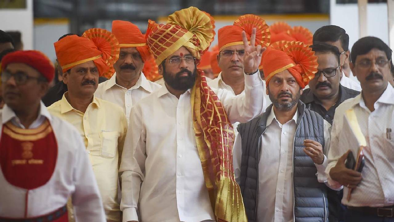 Maharashtra: Another setback for Uddhav Thackeray.. Lok Sabha floor leader change