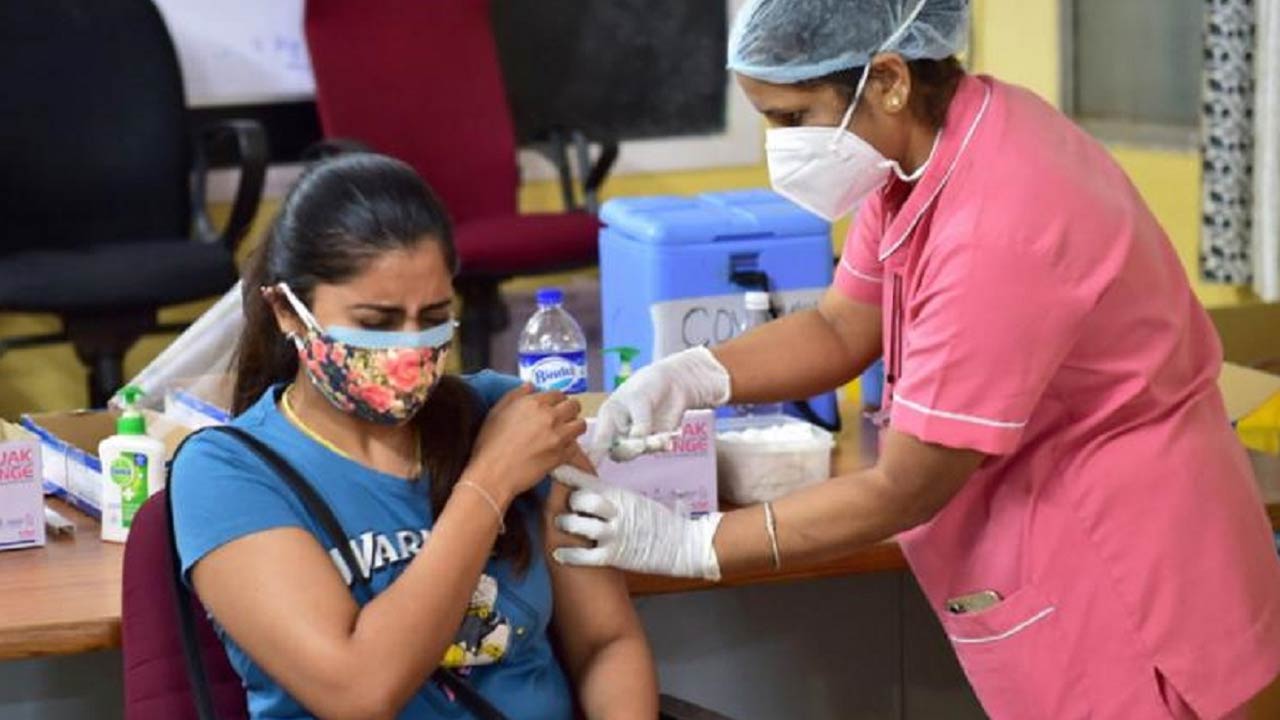 Booster Dose : రేప‌టి నుంచి ఉచితంగా బూస్టర్ డోసు..