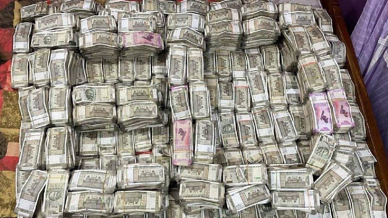 Jharkhand: సీఎం హేమంత్ సోరెన్ సన్నిహితులపై ఈడీ రైడ్స్..