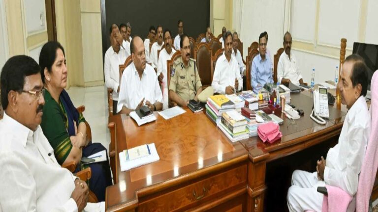 CM KCR: వరదలపై సీఎం కేసీఆర్ సమీక్ష.. అప్రమత్తంగా వుండాలని ఆదేశాలు