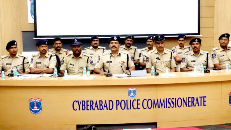 Gang of Fake Certificates: నకిలీ సర్టిఫికెట్ల ముఠా అరెస్ట్.. వందకు పైగా..