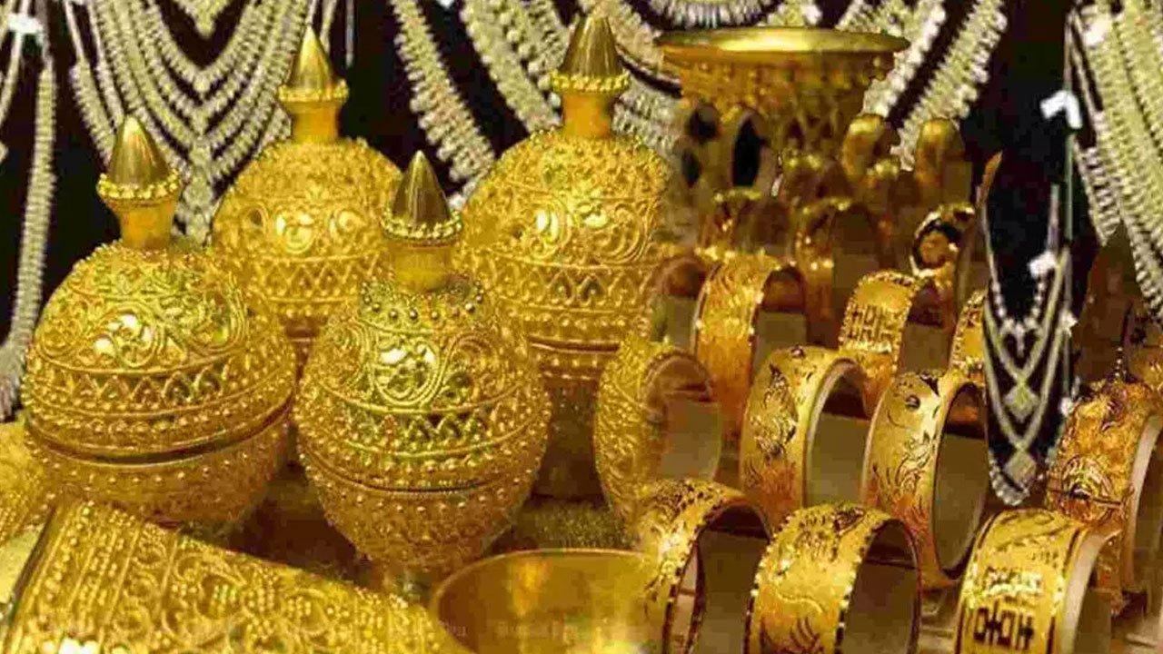 Today Gold Price : స్థిరంగా పసిడి.. కాస్త పెరిగిన వెండి..