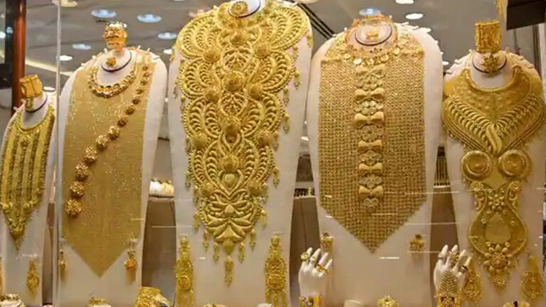 Gold Price : బంగారం ప్రియులకు ఊరట.. స్థిరంగా ధరలు..